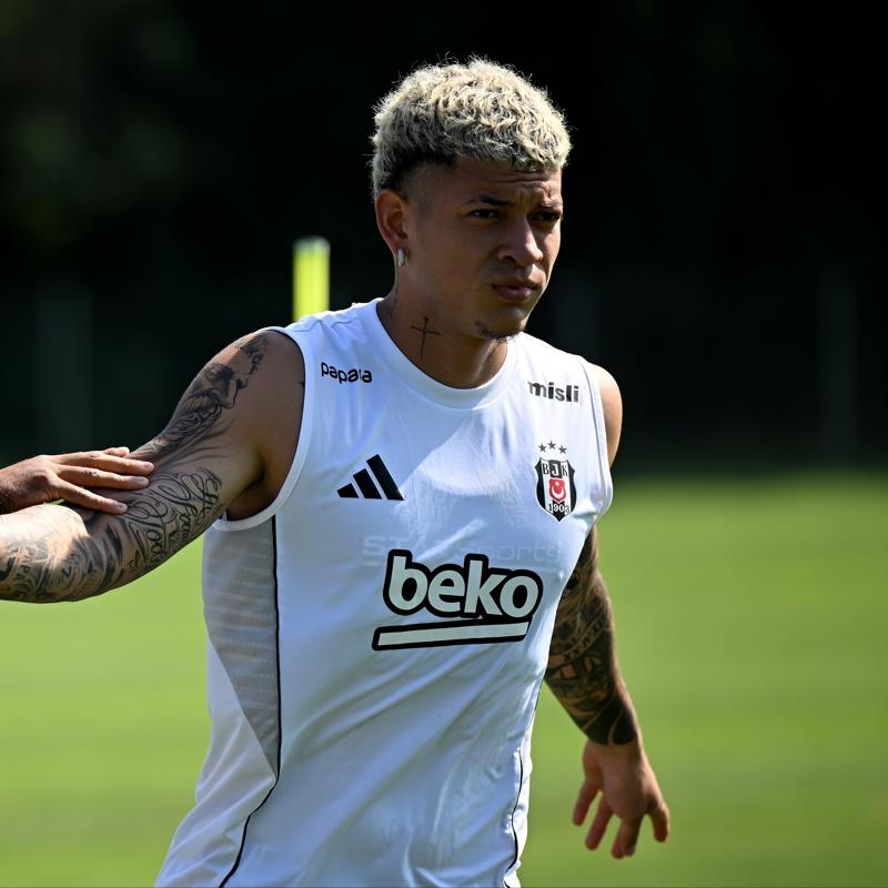 Be�ikta�'ta ayr�l�k gece yar�s� a��kland�: Elan Ricardo