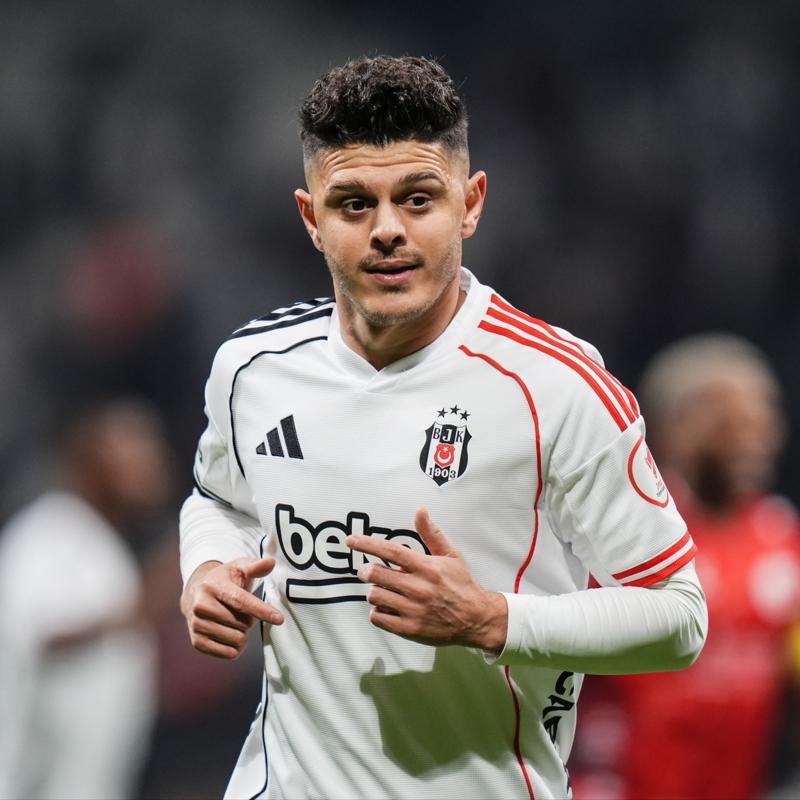 Be�ikta�'ta Milot Rashica'ya 100. ma� plaketi