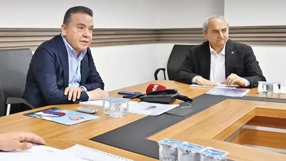 Kredi kartlar�n� bile belediyeye �dettiler