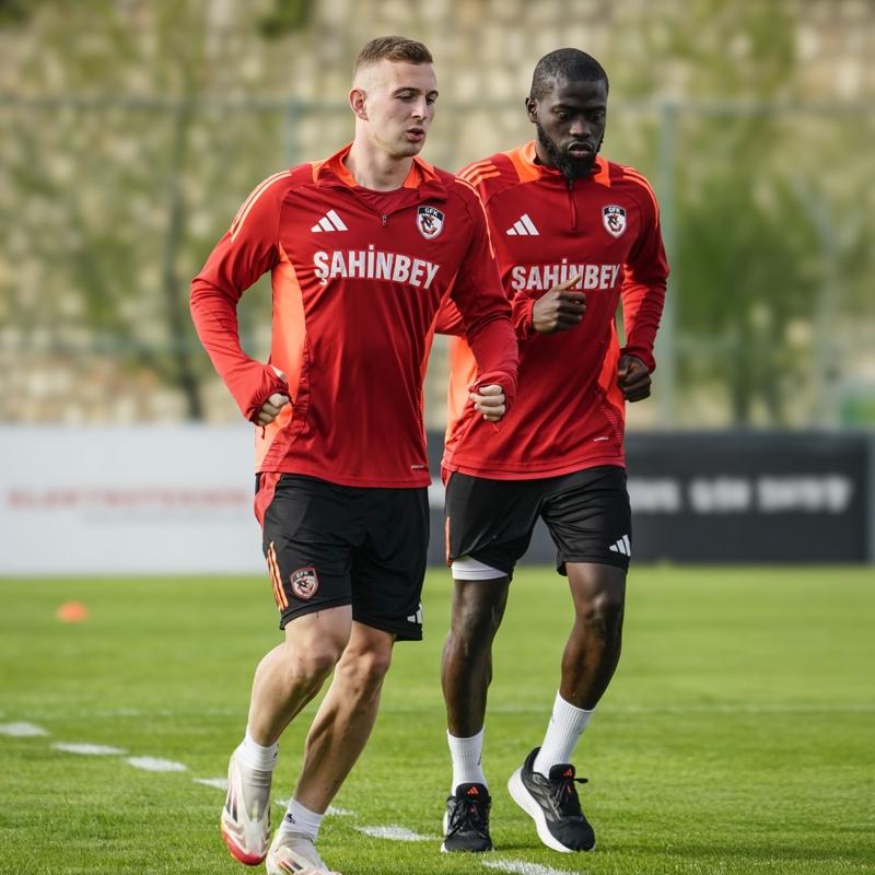 Sakatl�k a��klamas�! 2 futbolcu Galatasaray ma��nda yok