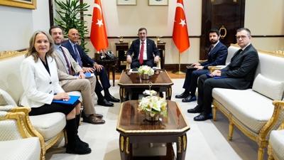 Cumhurba�kan� Yard�mc�s� Y�lmaz, Barrack ile g�r��t�