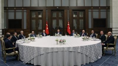 Devletin zirvesi yemekte bulu�tu