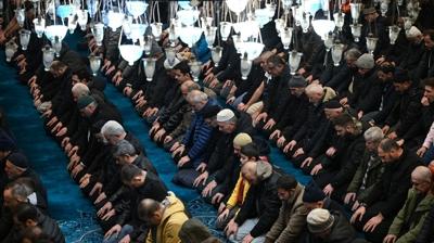 Vatanda�lar camileri doldurdu... Mira� Kandili t�m yurtta idrak edildi