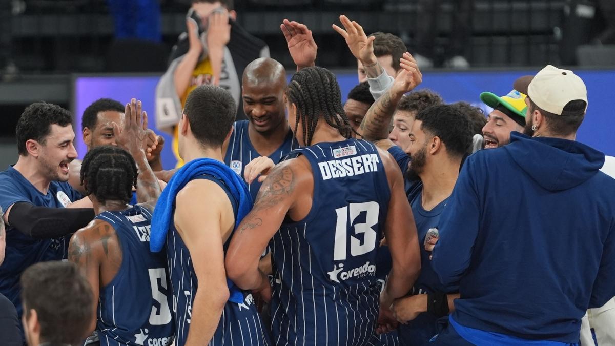 Anadolu Efes  EuroLeague  Kosner Baskonia foto�raflar� resimleri