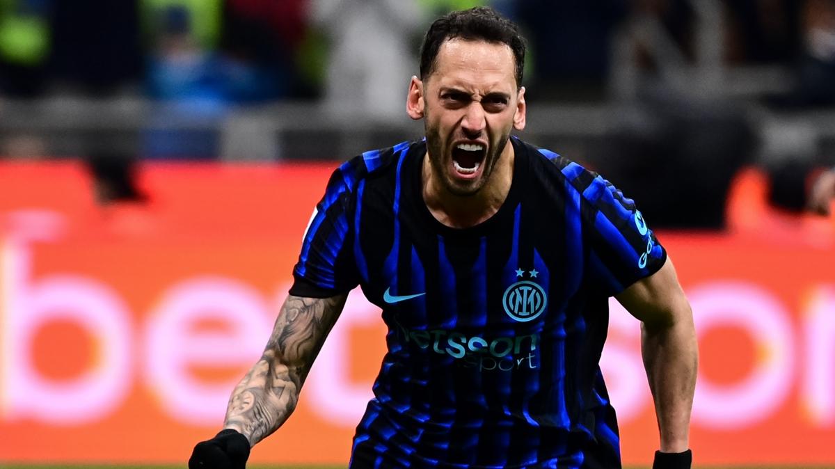 Hakan �alhano�lu Transfer g�r��mesi Galatasaray foto�raflar� resimleri