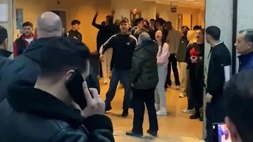 Adliyede katile destek sloganlar�