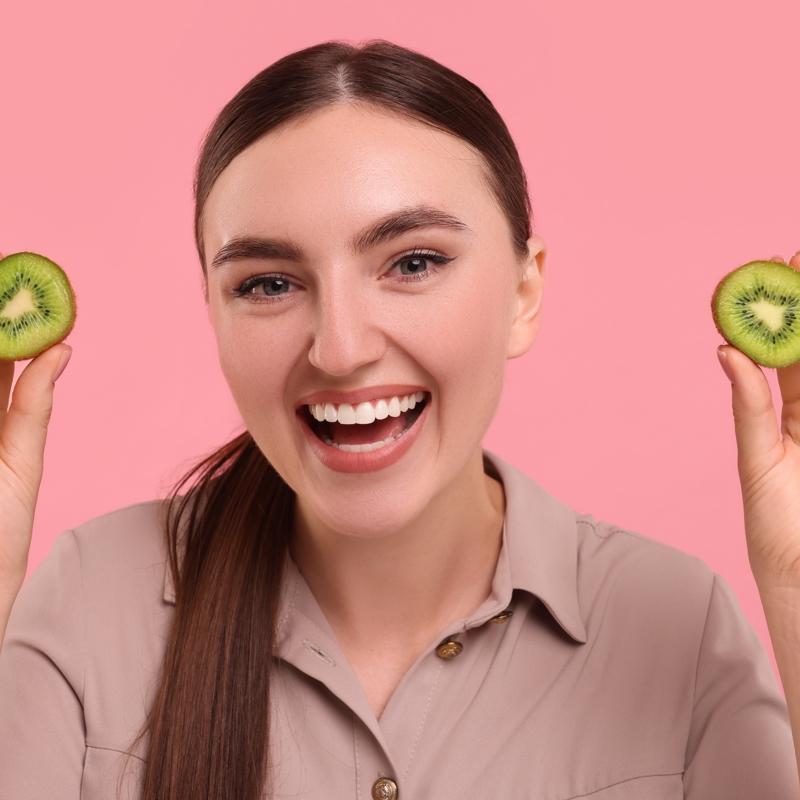 Kivi deyip ge�meyin: Lekeleri siliyor, h�creleri onar�yor