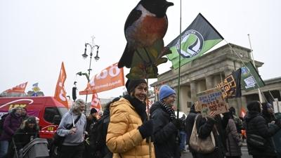 Alman �ift�ilerin h�k�mete �fkesi dinmiyor: Tar�m politikalar�n� protesto ettiler
