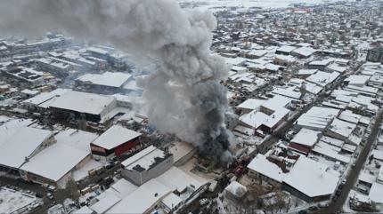 Sanayi sitesinde b�y�k yang�n! �ok say�da yararl� var