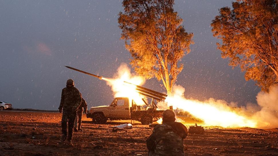 Ter�ristler Suriye'de k��eye s�k��t�... Tabka'da operasyon ba�lad�