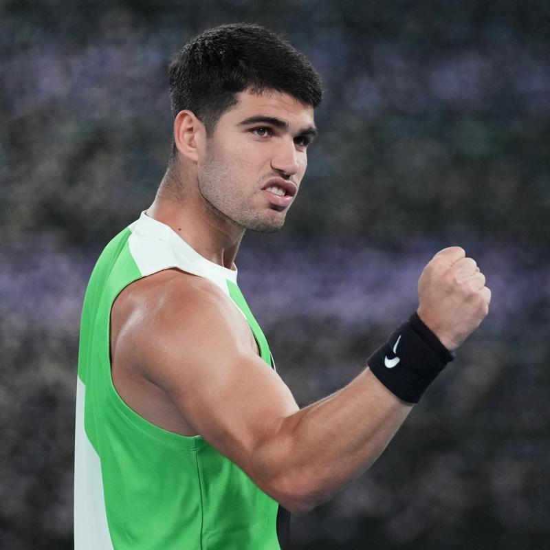 Carlos Alcaraz ve Aryna Sabalenka, Avustralya A��k'ta ikinci tura y�kseldi