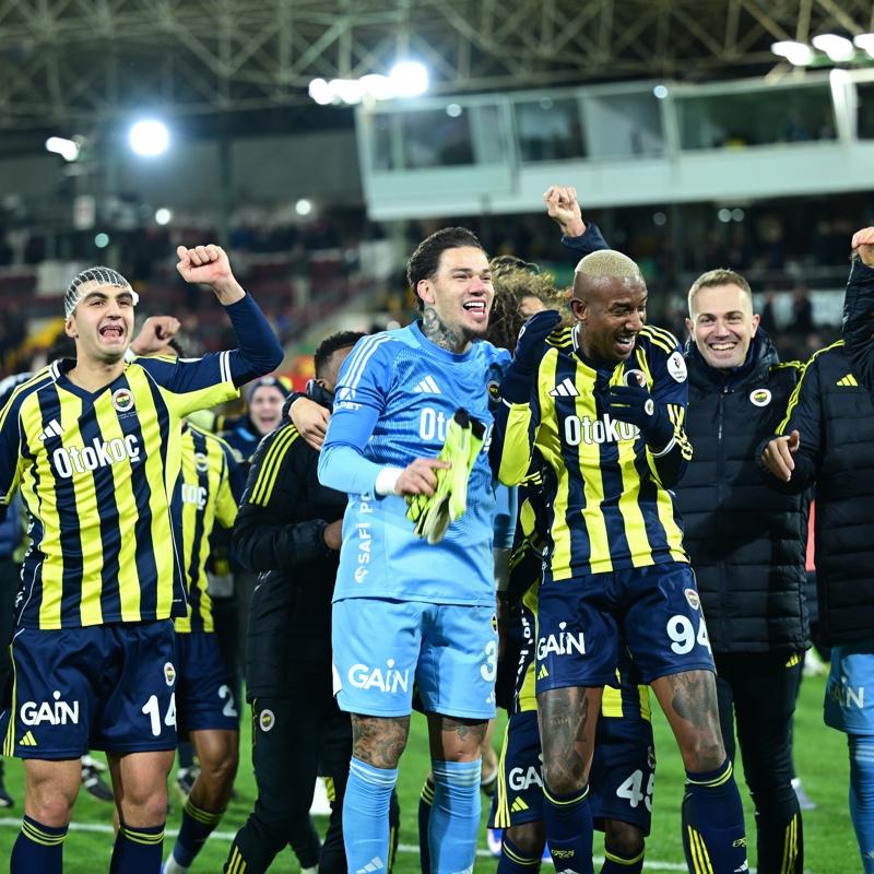 Fenerbah�e, olumsuz hava �artlar� nedeniyle Alanya'da kald�