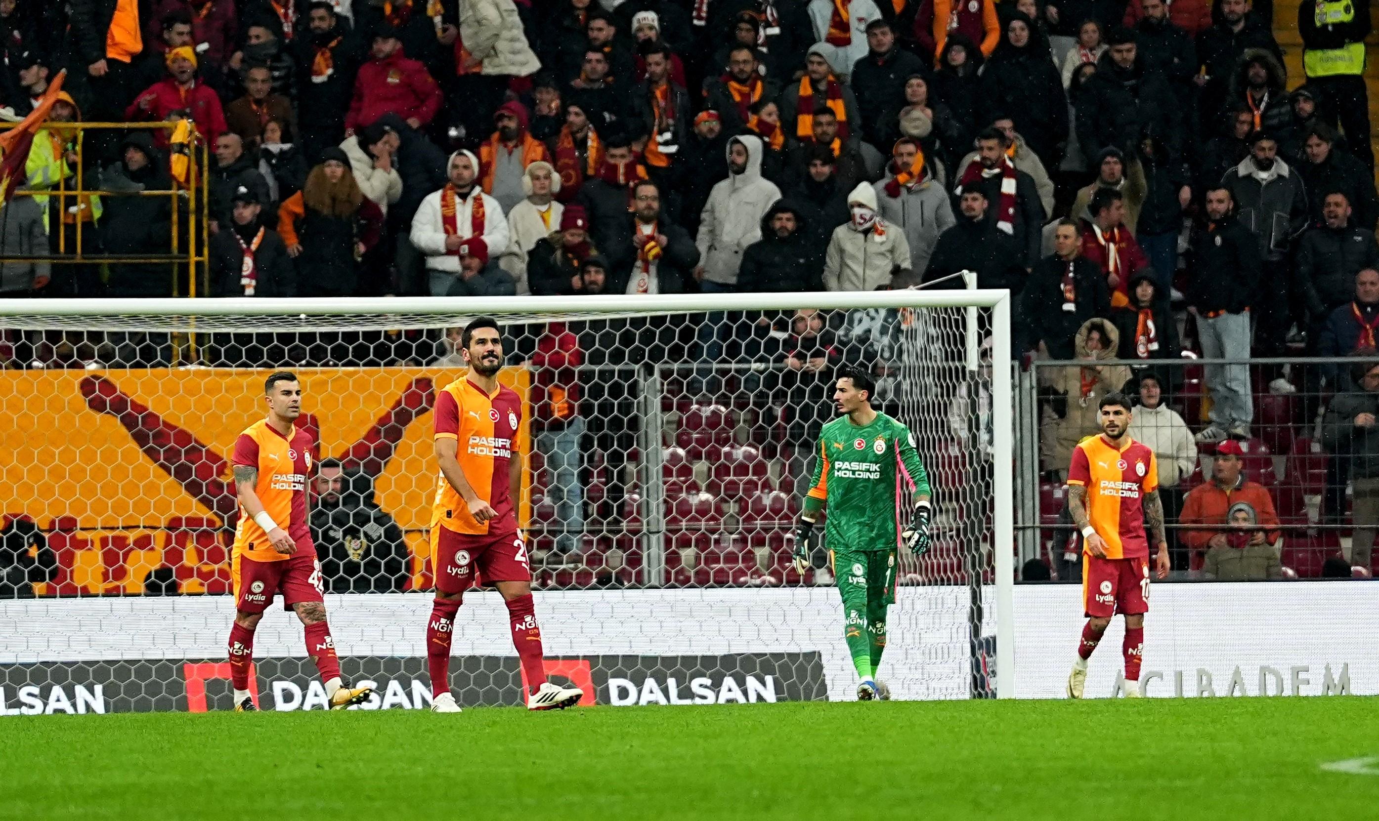 Galatasaray kalesinde alarm! Son 11 ma�ta...