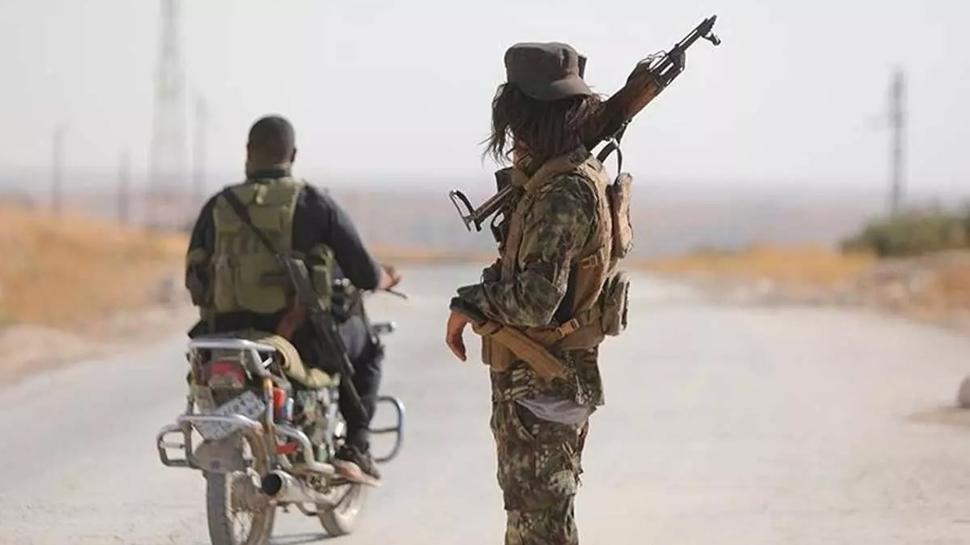 Geride y�k�m b�rakt�lar! Ter�r �rg�t� YPG Tabka'dan �ekilirken katliam yapt�