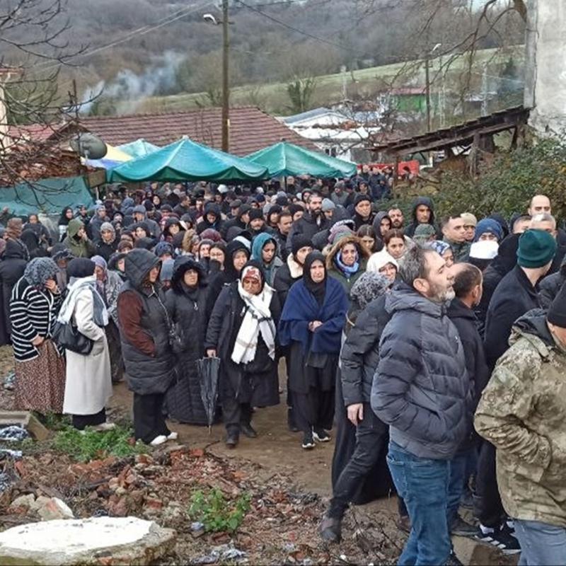 Kocaeli'de y�rek yakan kaza: Baba ve 6 ya��ndaki o�lu hayat�n� kaybetti