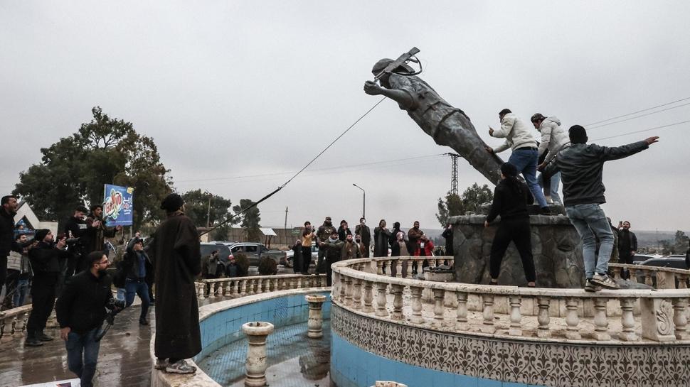 Ter�r �rg�t� ��z�l�yor: YPG'nin heykelleri y�k�ld�