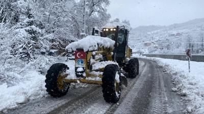 4 ile kar engeli: 894 k�y yolu ula��ma kapand�