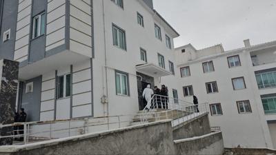 �orum'da kan donduran cinayet: Kar�-koca evlerinde �l� bulundu