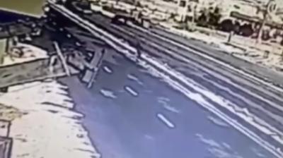 Otomobilin �arpt��� yaya metrelerce havaya u�tu