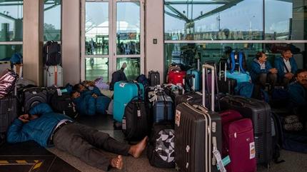 300 binden fazla yolcu mahsur kalm��t�: Hindistan'dan 2,4 milyon dolar ceza