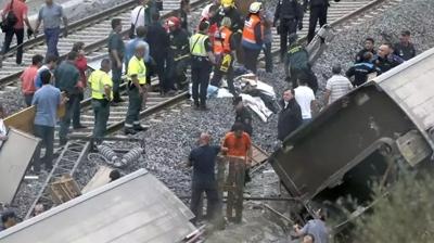�spanya'da can pazar�! �ki h�zl� tren raydan ��kt�: �l� ve yaral�lar var