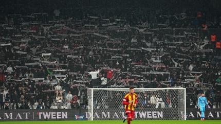 Y�netime tepki! Be�ikta� taraftar�ndan istifa sesleri