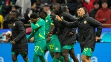 Senegal Afrika �ampiyonu! �nce sahadan �ekildiler, sonra kupay� ald�lar