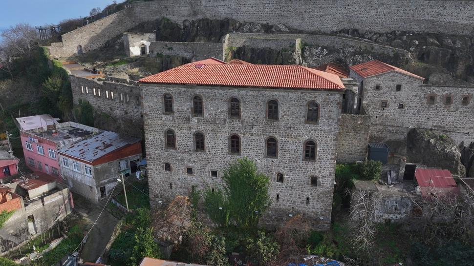 Trabzon'daki K�zlar Manast�r� b�lgede k�lt�r ve sanat�n kalbi oldu