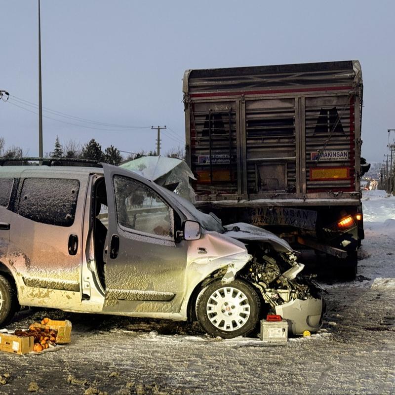 Elaz��'da feci kaza: Kar�-koca hayat�n� kaybetti