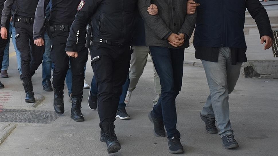 �stanbul merkezli 3 ilde operasyon: 21 ��pheli g�zalt�nda