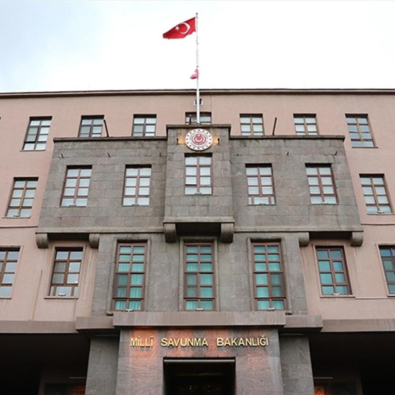 MSB'den bayrak provokasyonuna inceleme... ��dari tahkikat ba�lat�lm��t�r�