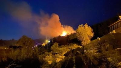 Antalya'da 2 hektar ormanl�k alan yand�: Yerle�im yerleri tahliye edildi