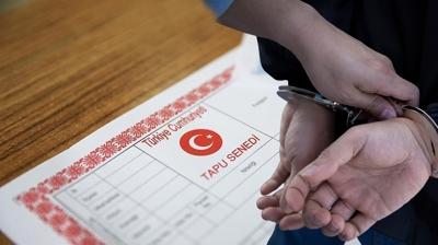 Hazine arazilerini satmaya kalkt�: Tapu memuru g�zalt�nda