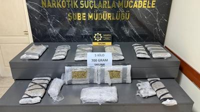 Sakarya'da 5 kilo 700 gram skunk ele ge�irildi