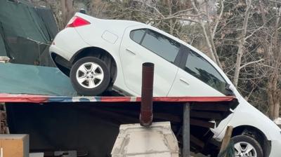 Sar�yer'de vitesi kar��t�rd�... Kamelyan�n �zerine u�tu