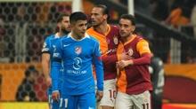 Galatasaray'�n g�ndemindeki Thiago Almada i�in resmi a��klama