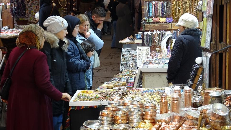 Gaziantep'te yar�y�l tatili hareketlili�i: Tarihi �ar��lar doldu