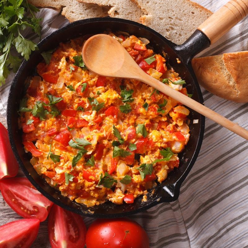 Ka�ar� kuymak gibi uzuyor: Yedik�e yediren menemen tarifi