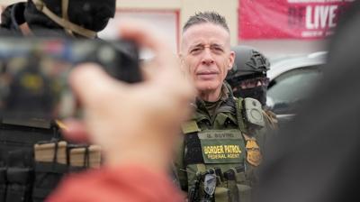 ABD'de g��men gerilimi b�y�yor... S�n�r muhafaza komutan� protesto edildi