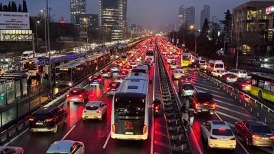 �stanbul'da i� ��k��� �ile... Yo�unluk y�zde 90'a yakla�t�