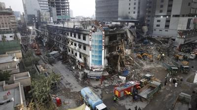 Pakistan'daki yang�n facias�nda bilan�o a��rla��yor