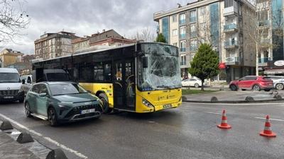 Sancaktepe'de zincirleme kaza: 2 �ETT otob�s� birbirine �arpt�