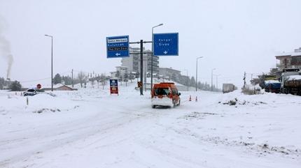 Malatya-Sivas kara yolu ula��ma kapat�ld�