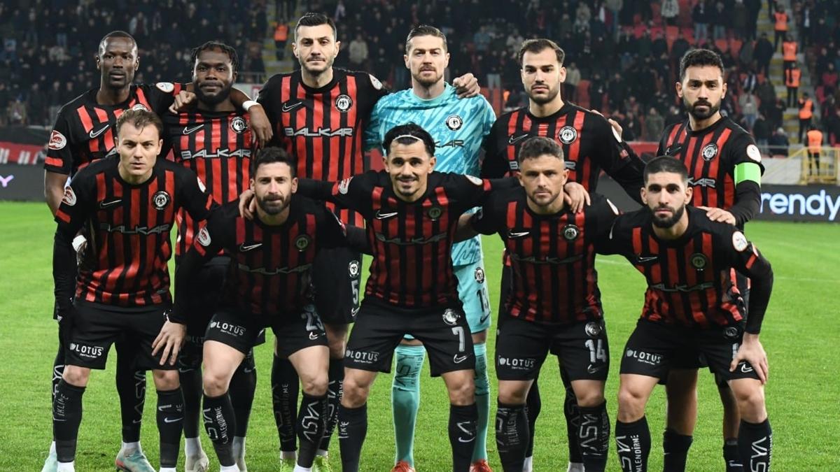 �orum FK Sar�yer Deplasman Galibiyeti foto�raflar� resimleri