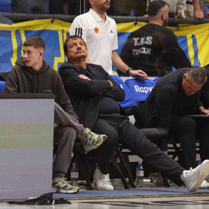 �srail'de Ergin Ataman'a �irkin tezah�ratlar