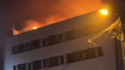 Ka��thane'de �at� kat� yang�n�: Ekiplerin m�dahalesi ile s�nd�r�ld�