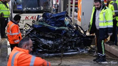 Kuzey Marmara Otoyolu'nda can pazar�: Otob�s�n �arpt��� otomobilde 2 ki�i hayat�n� kaybetti