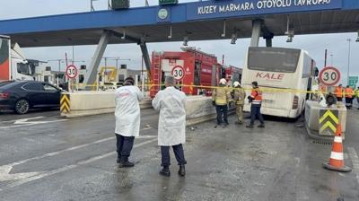 Kuzey Marmara yolunda feci kaza! Otomobil gişelere sıkıştı