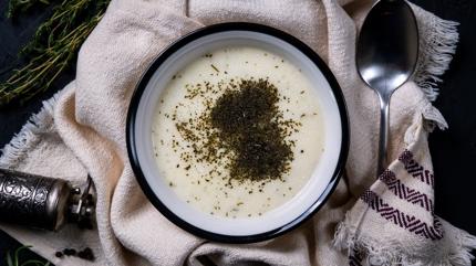 Kar��t�r�n p�r�zs�z olsun: Kesilmeyen yo�urt �orbas� tarifi