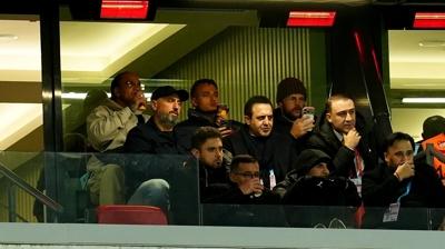 Noa Lang ma�� trib�nde takip etti